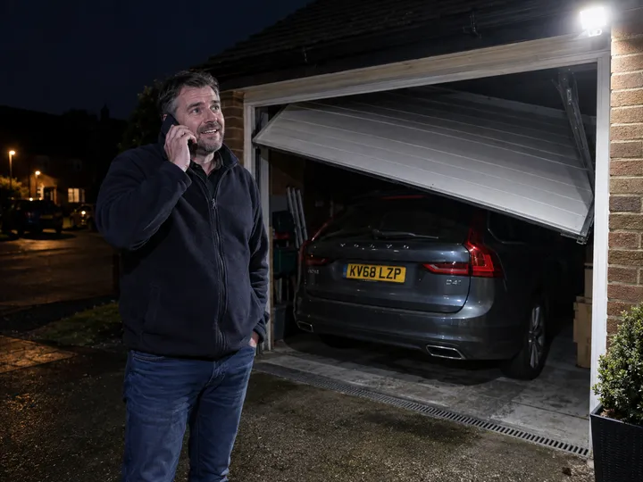 Emergency stuck garage door call being handled by AI answering service