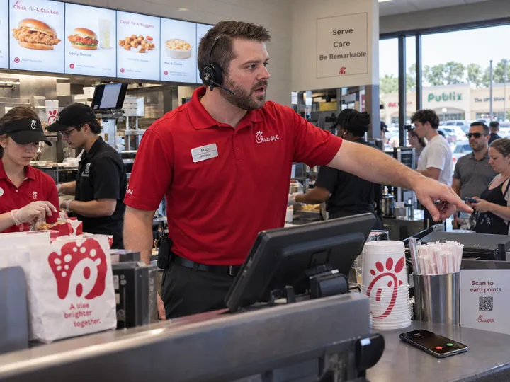 Franchise manager too busy during lunch rush to answer phone calls
